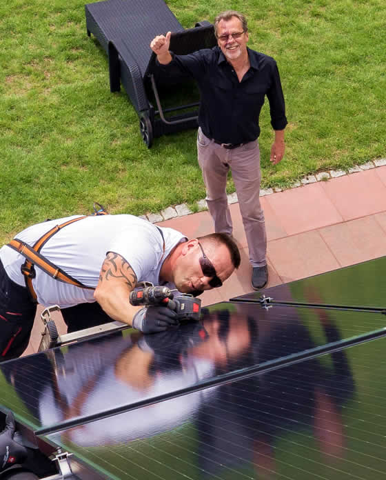 Walter Mohrmann (oben) mit einem Installateur-Teamkollegen Walter Mohrmann (oben) mit einem Installateur-Teamkollegen