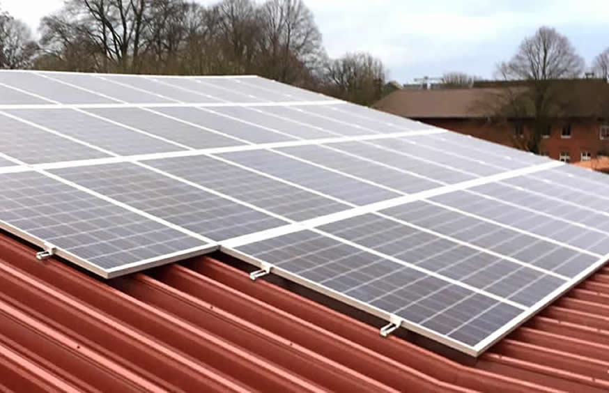 02-PV-Anlage - Krukow | 9,975 kWp auf Scheunendach mit 35 SOLARWATT Glas/Glas-Modulen Vision 60P , 285 Wp und E3/DC-Hauskraftwerk S10 inkl. Batteriespeichermodulen 13 kWh 02-PV-Anlage - Krukow | 9,975 kWp auf Scheunendach mit 35 SOLARWATT Glas/Glas-Modulen Vision 60P , 285 Wp und E3/DC-Hauskraftwerk S10 inkl. Batteriespeichermodulen 13 kWh