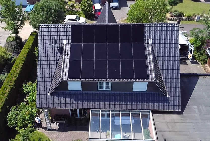 Photovoltaik-Anlage - Vögelsen | PV-Anlage 10,92 kWp mit 24 AIKO Glas/Glas-Mogulen 455 Wp auf EFH Ost u. Westseite sowie Solaredge/BYD-Energiespeichersystem Photovoltaik-Anlage - Vögelsen | PV-Anlage 10,92 kWp mit 24 AIKO Glas/Glas-Mogulen 455 Wp auf EFH Ost u. Westseite sowie Solaredge/BYD-Energiespeichersystem