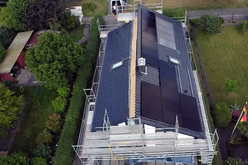 Photovoltaik-Anlage - Hamburg | PV-Anlage 10,465 kWp mit 23 AIKO Doppelglasmodulen 455 Wp auf EFH mit KOSTAL/BYD-Energiespeichersystem und Wallbox Photovoltaik-Anlage - Hamburg | PV-Anlage 10,465 kWp mit 23 AIKO Doppelglasmodulen 455 Wp auf EFH mit KOSTAL/BYD-Energiespeichersystem und Wallbox