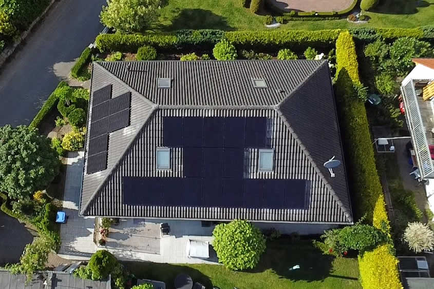Photovoltaik-Anlage - Lüneburg | PV-Anlage 10,2 kWp mit 24 Solarfabrik-Modulen auf EFH und E3/DC-Hauskraftwerk SE 9 mit Batteriespeicher 8,25 kWh Photovoltaik-Anlage - Lüneburg | PV-Anlage 10,2 kWp mit 24 Solarfabrik-Modulen auf EFH und E3/DC-Hauskraftwerk SE 9 mit Batteriespeicher 8,25 kWh