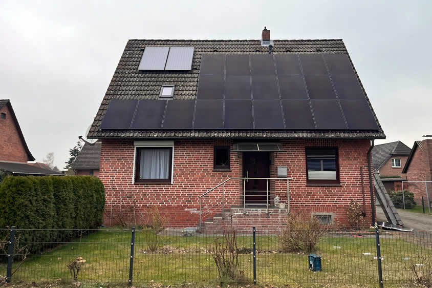 Photovoltaik-Anlage - Avendorf | PV-Anlage 9,03 kWp mit 21 Solarfabrik Modulen 430 Wp auf EFH und E3/DC-Hauskraftwerk Photovoltaik-Anlage - Avendorf | PV-Anlage 9,03 kWp mit 21 Solarfabrik Modulen 430 Wp auf EFH und E3/DC-Hauskraftwerk