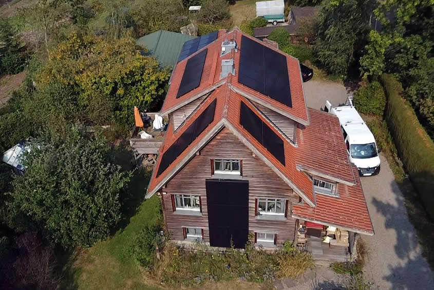 Photovoltaik-Anlage - Brietlingen | PV-Anlage 19,35 kWp inkl. Fassademodulen auf EFH mit E3/DC-Hauskraftwerk X18 und Batteriespeicher 20,3 kWh Photovoltaik-Anlage - Brietlingen | PV-Anlage 19,35 kWp inkl. Fassademodulen auf EFH mit E3/DC-Hauskraftwerk X18 und Batteriespeicher 20,3 kWh