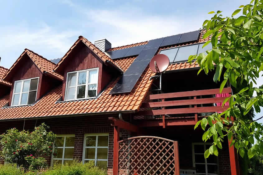Photovoltaikanlage - Betzendorf |PV-Anlage mit Wechselrichter und Speichersystem - 4,5 kWp mit 15 SOLARWATT Glas/Glas Modulen Typ Vision 60M highpower 300 Wp, Fronius Wechselrichter und SOLARWATT Speichersystem MyReserve 7,2 kWh Photovoltaikanlage - Betzendorf |PV-Anlage mit Wechselrichter und Speichersystem - 4,5 kWp mit 15 SOLARWATT Glas/Glas Modulen Typ Vision 60M highpower 300 Wp, Fronius Wechselrichter und SOLARWATT Speichersystem MyReserve 7,2 kWh