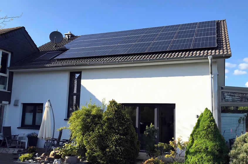 Photovoltaik-Anlage - Seevetal-Beckedorf | PV-Anlage 8,58 kWp auf EFH mit 26 AXITEC-Modulen und KOSTAL/BYD- Energiespeichersystem Photovoltaik-Anlage - Seevetal-Beckedorf | PV-Anlage 8,58 kWp auf EFH mit 26 AXITEC-Modulen und KOSTAL/BYD- Energiespeichersystem