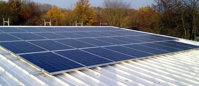PV-Anlage - Lauenburg | 9.975-kWp mit SOLARWATT-Glas-Modulen DLRG-Halle, inkl. E3/DC-Hauskraftwerk S10 mit Batteriespeicher 13 kWh und Notstromschalter PV-Anlage - Lauenburg | 9.975-kWp mit SOLARWATT-Glas-Modulen DLRG-Halle, inkl. E3/DC-Hauskraftwerk S10 mit Batteriespeicher 13 kWh und Notstromschalter