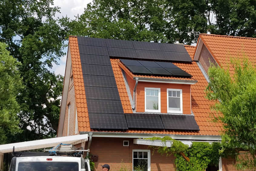 PV-Anlage - Lüneburg | 6,93 kWp mit 22 LG Modulen und 22 SolarEdge-Leistungsoptimierern, E3/DC-S10 Hauskraftwerk E Blackline AI, 9,2 kWh, 3-ph. mit Notstromfunktion für Haus- und Heizstrom auf DHH PV-Anlage - Lüneburg | 6,93 kWp mit 22 LG Modulen und 22 SolarEdge-Leistungsoptimierern, E3/DC-S10 Hauskraftwerk E Blackline AI, 9,2 kWh, 3-ph. mit Notstromfunktion für Haus- und Heizstrom auf DHH